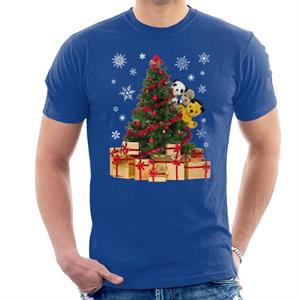 Sooty Christmas Characters Peeking Around Xmas Tree Men's T-Shirt