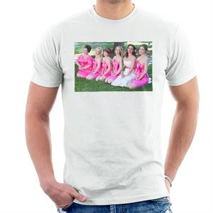 Bridesmaids Bridal Party Photo Kneeling On Lawn Men's T-Shirt